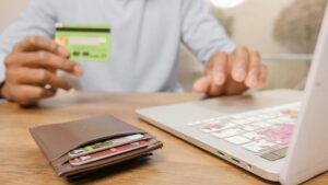 Integracja SMS z e-commerce – jakie korzyści realnie przynosi Twojemu sklepowi?