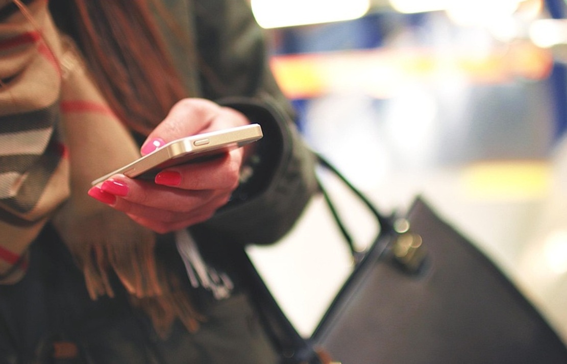 SMS marketing w świecie smartfonów – jak skutecznie budować relacje z klientem w 160 znakach?