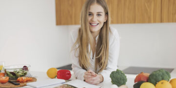 Jak jeść zdrowo i tanio? Dietetyk radzi mieszkańcom Garwolina