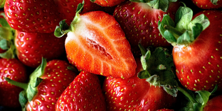 Truskawki z okolic Garwolina - 7 pomysłów na zdrowe desery